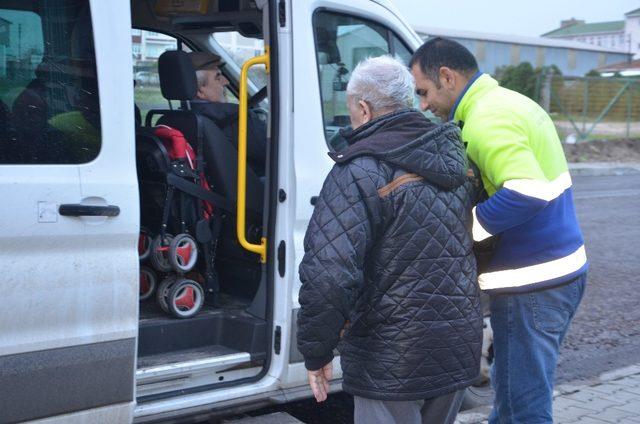 Ergene Belediyesi ilçedeki hastaları hastanelere taşıyor