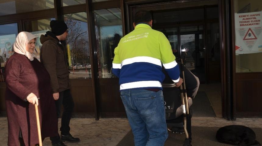 Ergene Belediyesi il&ccedil;edeki hastaları hastanelere taşıyor