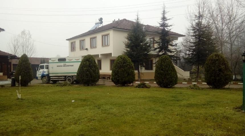 D&uuml;zce Belediyesi ekipleri saha &ccedil;alışmaları devam ediyor