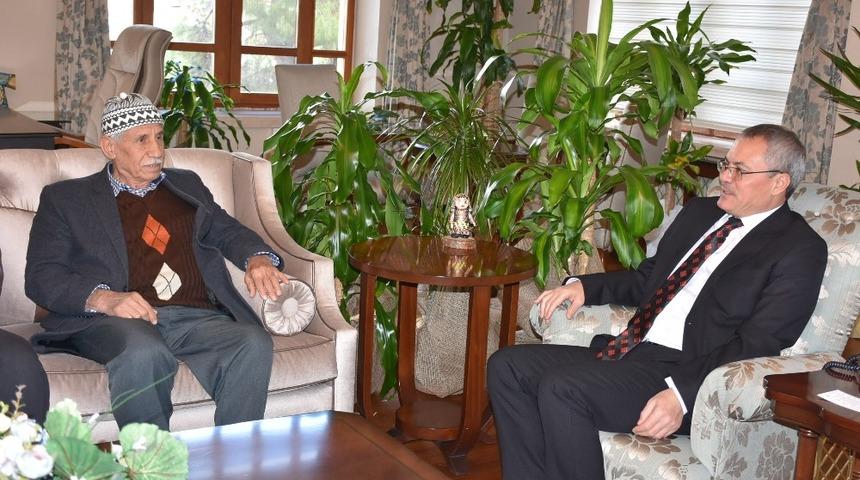 Vali Deniz, şehit babasını ağırladı