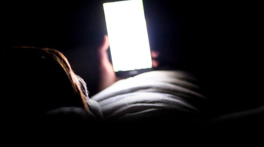 Ayrıldığı kız arkadaşının çantasına cep telefonu koydu... Kabusu yaşattı!