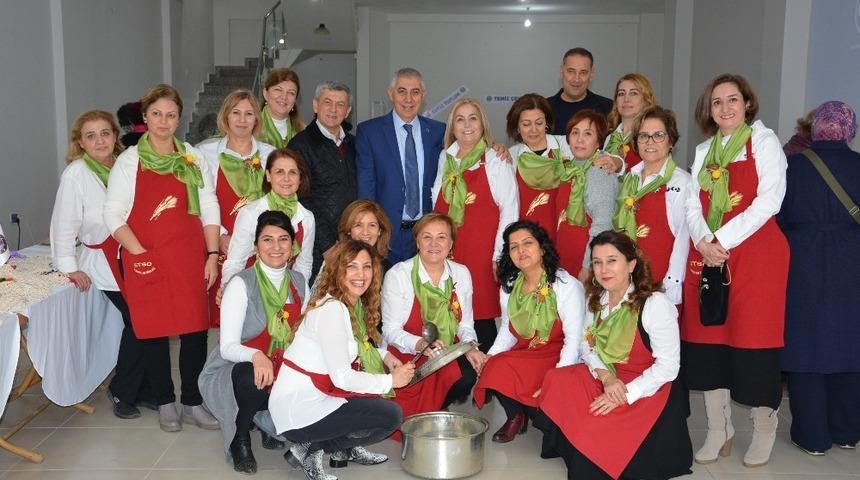 Salihlili kadınlardan &lsquo;&Ccedil;evre duyarlılığı&rsquo; temalı kermes