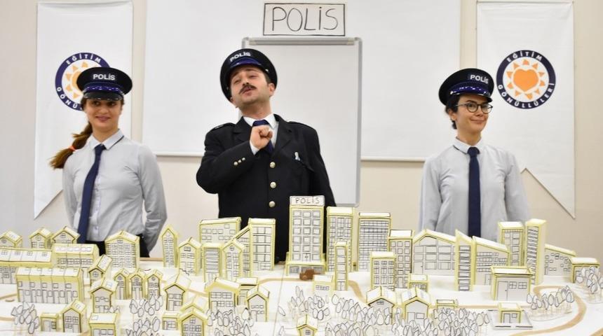 Van&rsquo;da &ldquo;Tavşan Aranıyor&rdquo; oyunu sahnelendi