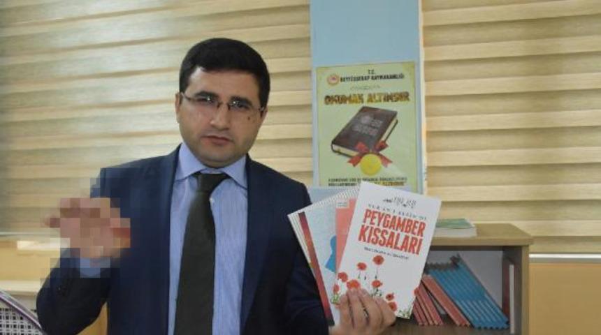 Beytüşşebap Kaymakamı'ndan kitap okuyan öğrencilere çeyrek altın hediyesi!