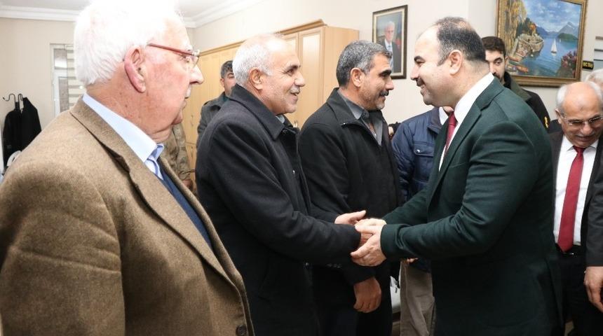 &Ccedil;ift&ccedil;i il&ccedil;e ziyaretlerini s&uuml;rd&uuml;r&uuml;yor