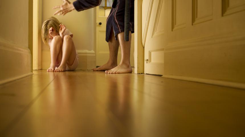 Polis, 10 yıldır ailesince evde hapis tutulan kızı kurtardı