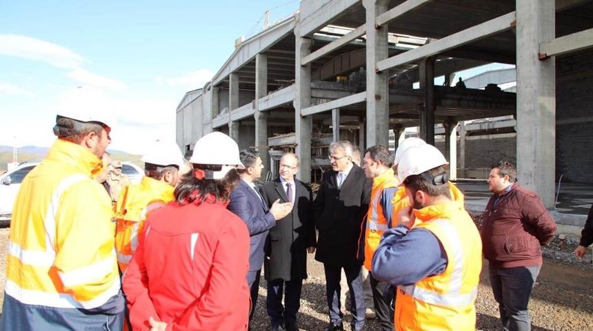 Vali Ekinci, S&uuml;taş&rsquo;ta incelemede bulundu