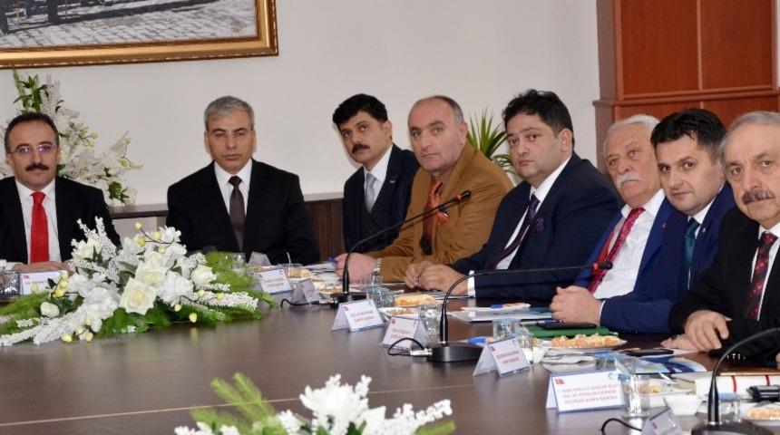 &Ouml;zakalın, &lsquo;İZDES&rsquo; toplantısına katıldı