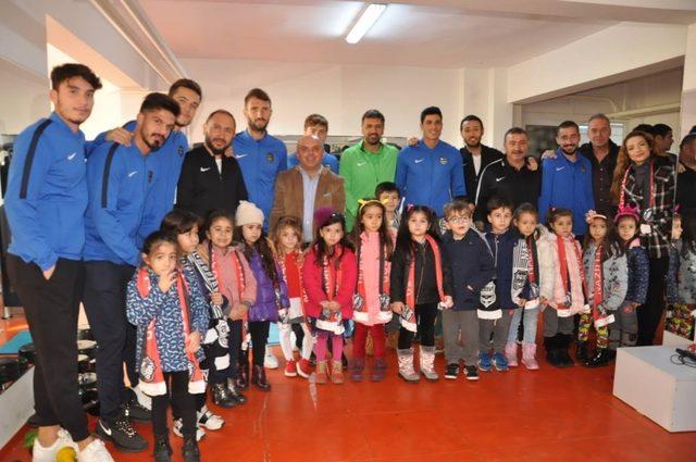 Minik öğrencilerden Nazilli Belediyespor’a ziyaret