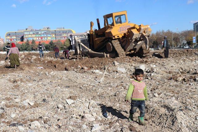 Millet parkı için yıkılan şehir stadı hurdacıların umudu oldu