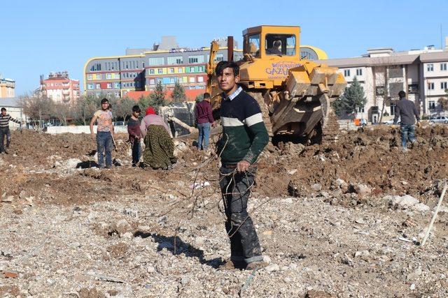 Millet parkı için yıkılan şehir stadı hurdacıların umudu oldu