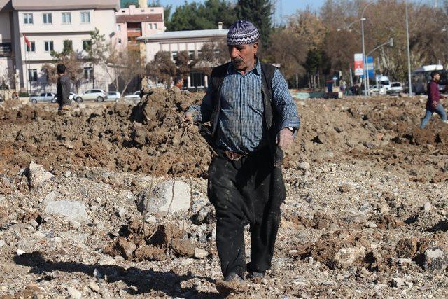 Millet parkı için yıkılan şehir stadı hurdacıların umudu oldu