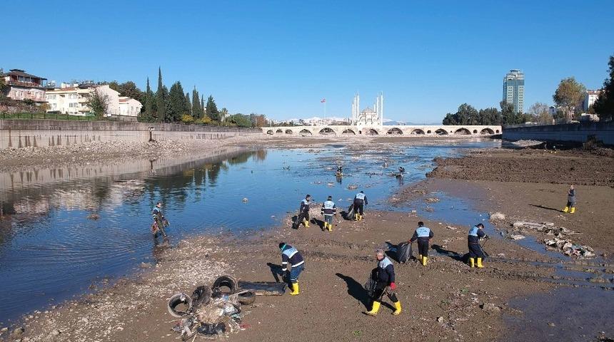 Seyhan İ&ccedil;g&ouml;l&rsquo;de temizlik