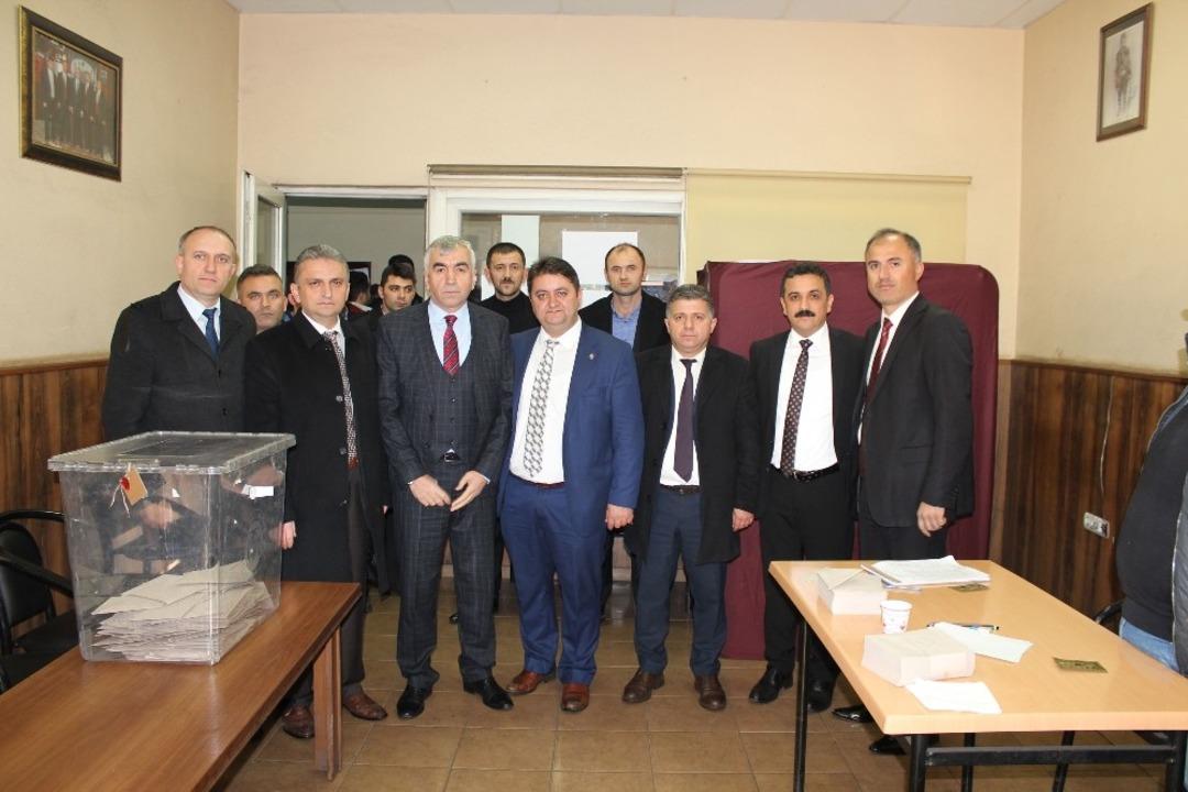 Madenci sandık başında