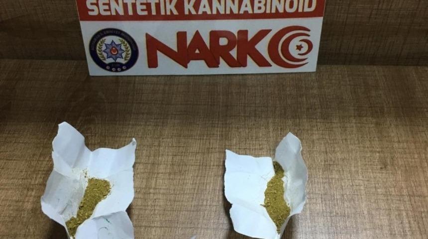 &Uuml;zerinde uyuşturucu ile yakalanan şahıs g&ouml;zaltına alındı