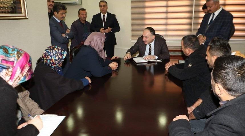 Vatandaşların sorunları halk g&uuml;n&uuml;nde &ccedil;&ouml;z&uuml;me kavuşuyor