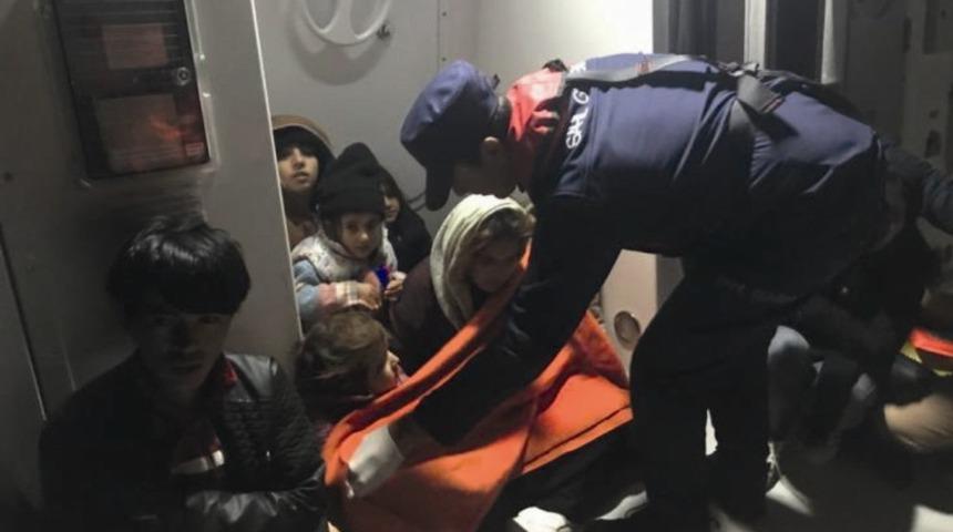 Kuşadası&rsquo;nda 29&rsquo;u &ccedil;ocuk 53 ka&ccedil;ak g&ouml;&ccedil;men yakalandı