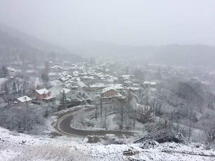İzmirli'lerin kar şaşkınlığı! Tüm şehir beyaza büründü G2