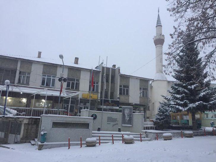 İzmirli'lerin kar şaşkınlığı! Tüm şehir beyaza büründü G3