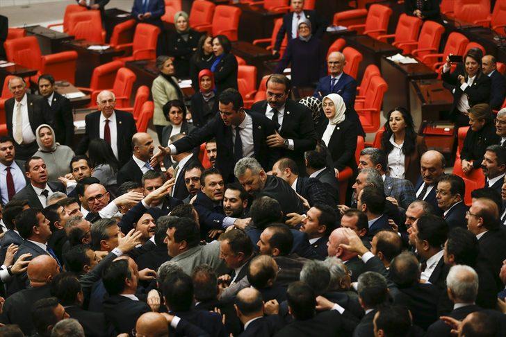 Meclis'te gerginlik! AK Parti ve CHP milletvekilleri arasında sert tartışma G1