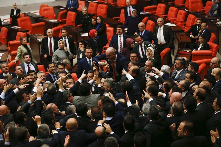 Meclis'te gerginlik! AK Parti ve CHP milletvekilleri arasında sert tartışma G3