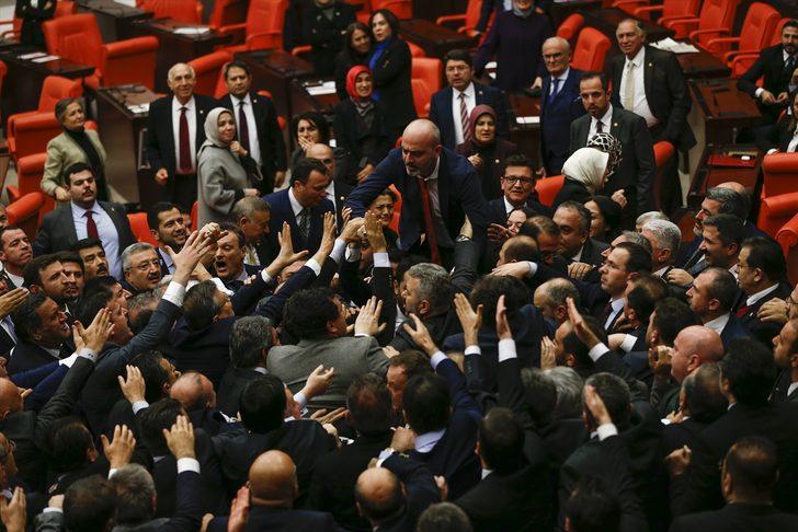 Meclis'te gerginlik! AK Parti ve CHP milletvekilleri arasında sert tartışma G4