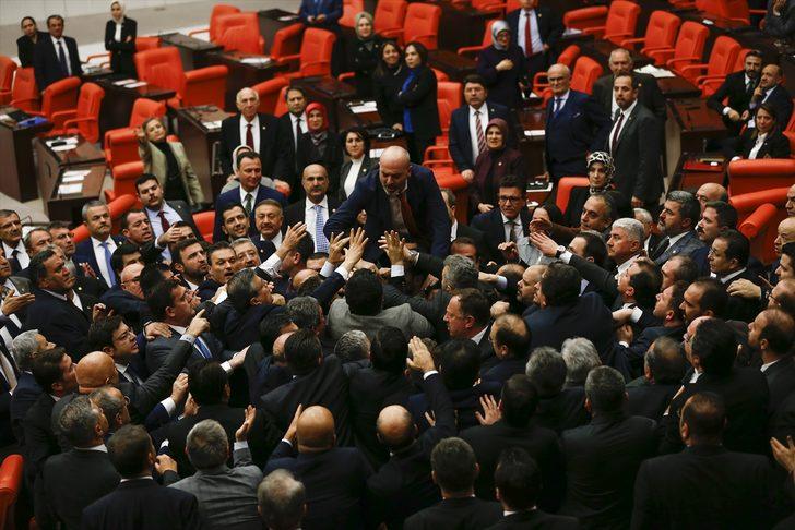 Meclis'te gerginlik! AK Parti ve CHP milletvekilleri arasında sert tartışma G5