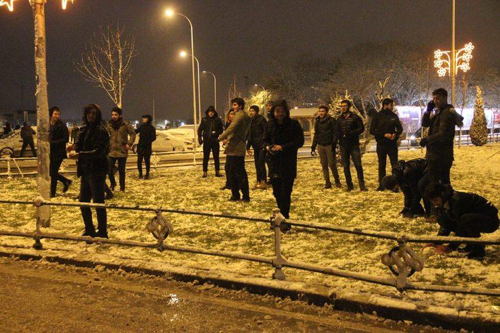 Kent beyaza büründü! Sokağa döküldüler G2