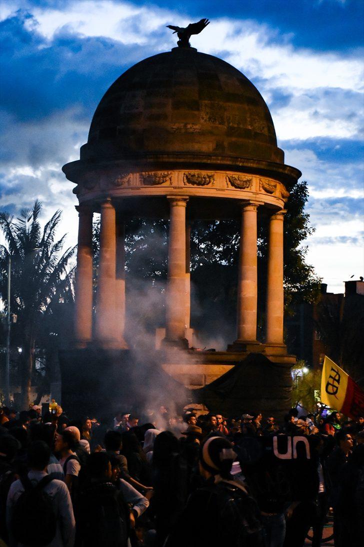 Kolombiya'da binlerce öğrenci sokağa çıktı G5