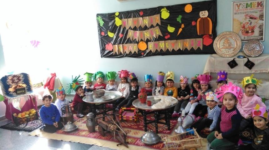 Nezaket Okulu &ouml;ğrencilerinden yerli malı etkinliği