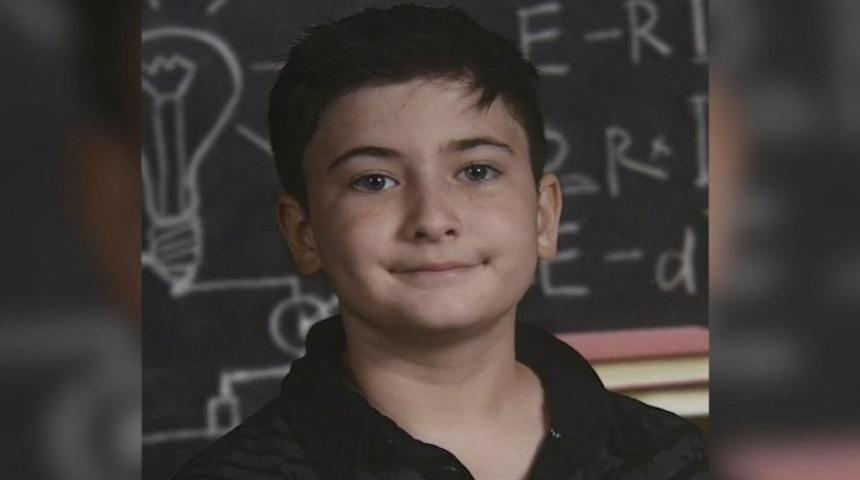 11 yaşındaki &ccedil;ocuk soyadını değiştirmek istiyor! İşte sebebi