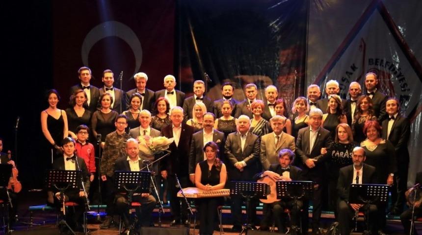 Başkan Cahan&rsquo;a Musiki Derneği&rsquo;nden &ouml;d&uuml;l