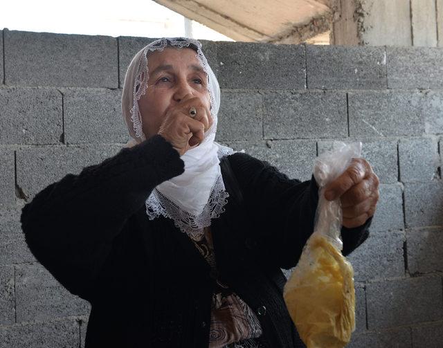 Uyuşturucu bağımlısı, anne- babasına saldırıp, evi yakmaya kalktı