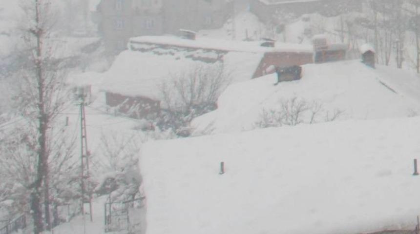 Hakkari&rsquo;de karla m&uuml;cadele &ccedil;alışması