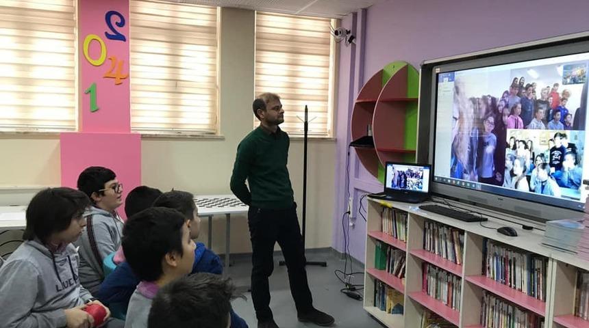 &Ccedil;avdarhisar&rsquo;lı &ouml;ğrencilerden d&uuml;nyaya g&ouml;n&uuml;l k&ouml;pr&uuml;s&uuml;