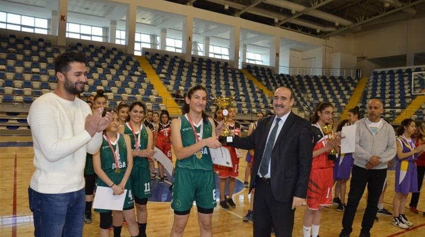 Okullar Arası Gen&ccedil; Kızlar Basketbol M&uuml;sabakaları sona erdi