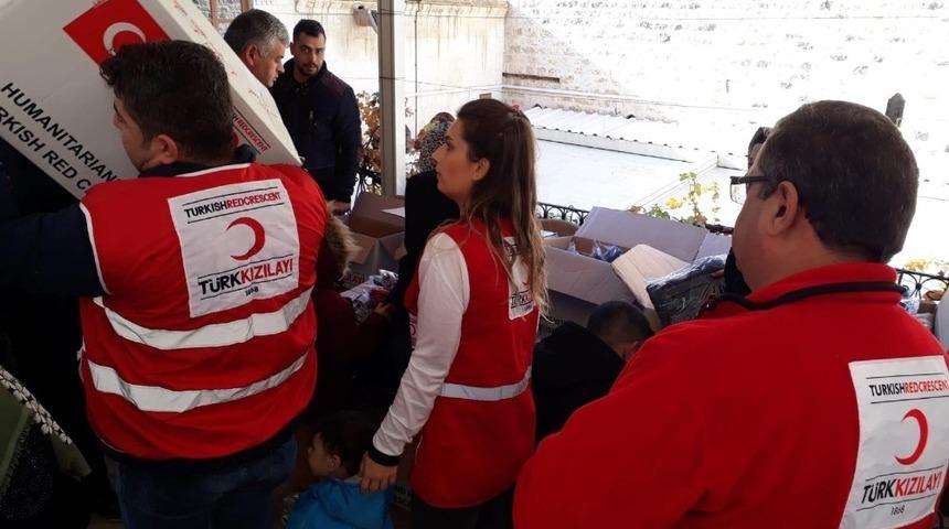 Fakirlere giyim yardımı