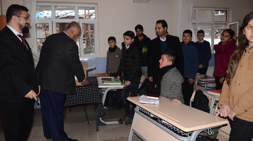 Beyt&uuml;şşebaplı &ouml;ğrencilere Kur&rsquo;an hediye ediliyor