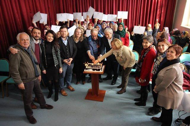 İstanbul Ticaret Üniversitesi hocalarına sertifikaları verildi