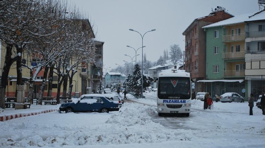 Pazarlar’da kar sevinci