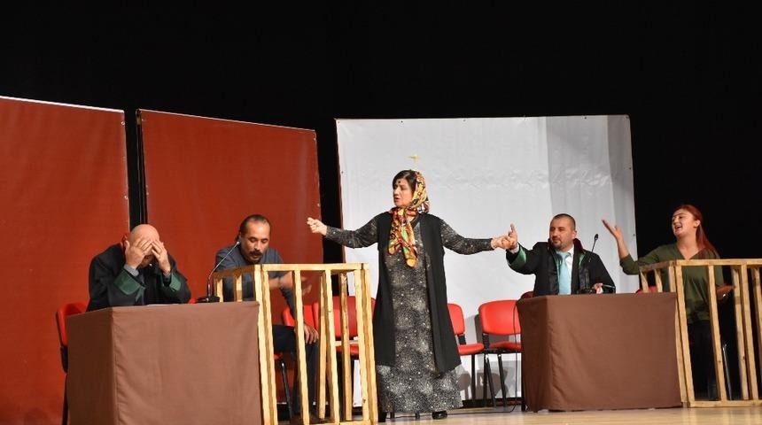 Halk tiyatrosu seyirci ile buluştu