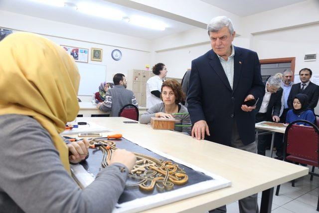 Başkan Karaosmanoğlu KO-MEK kursiyerlerini ziyaret etti