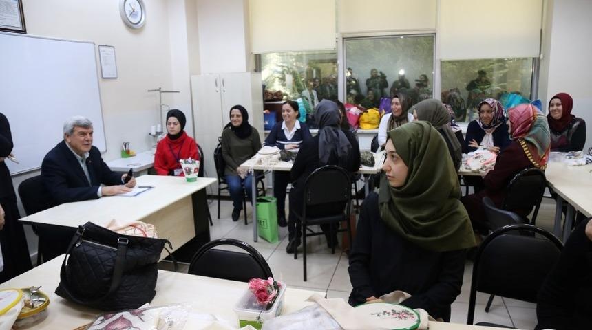 Başkan Karaosmanoğlu KO-MEK kursiyerlerini ziyaret etti