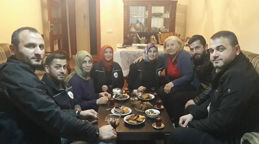 Alo Evlat ekibi Hatice Teyze&rsquo;yi ziyaret etti