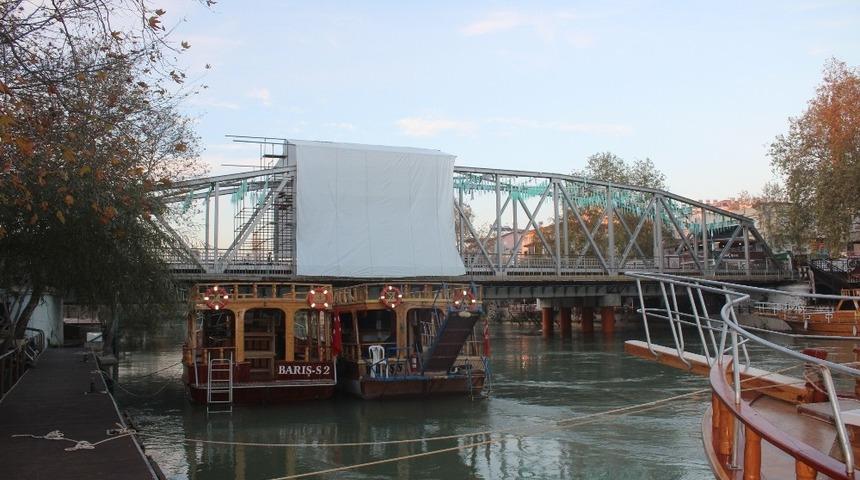 Manavgat Tarihi Yaya K&ouml;pr&uuml;s&uuml; yeniden yaya trafiğine a&ccedil;ılıyor