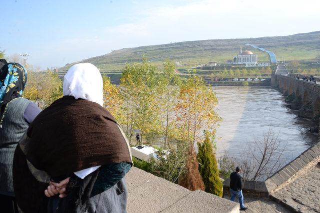 Dicle Nehri'nde su 4 metre yükseldi, Hevsel Bahçeleri'ni su bastı