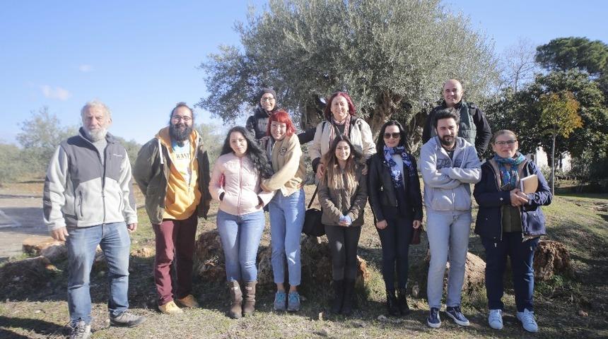 Antik &ccedil;ağın sıvı altını &ouml;ğrencilere anlatıldı