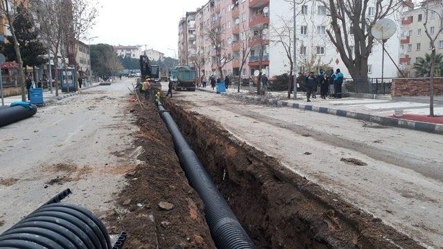 İzmir Caddesi’ne yağmursuyu hattı döşendi