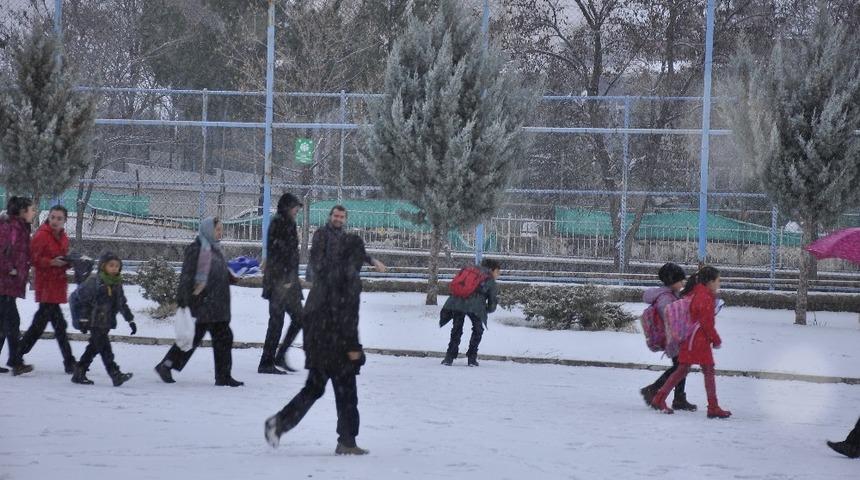 Arguvan beyaza b&uuml;r&uuml;nd&uuml;