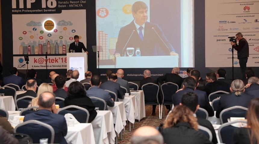 Başkan T&uuml;rel, ITB&rsquo;18 Bilişim Profesyonelleri Semineri&rsquo;ne katıldı